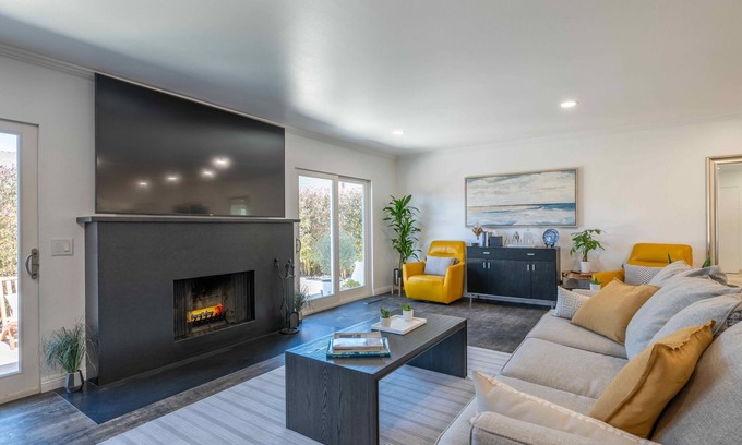 Marina Casa | Monterey Bay Oasis STR25-000030- Comfortable Living 3-bedroom House