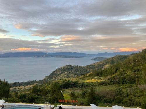 Parmonangan Hotel | Montero Glamping & Stay