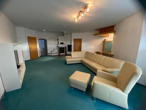 Pocking Apartamento | Monteurwohnung , 4 Schlafzimmer, 130qm, Balkon, einzige Wohneinheit im Haus, Parkplatz