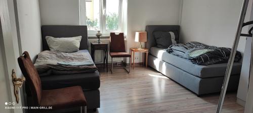 Veitshoechheim Apartamento | Monteurwohnung bei Würzburg bis 6 Personen mit gratis Parklätzen und Grill und WLAN 3x Schlafzimmer und Grill