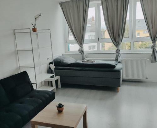 Langenfeld Apartamento | Monteurwohnung Ferienwohnung Business Appartement links Langenfeld