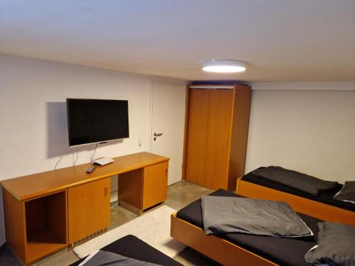Muggensturm Casa | Monteurzimmer- Kellerwohnung mit GemeinschaftsBad und Küche BEI RASTATT