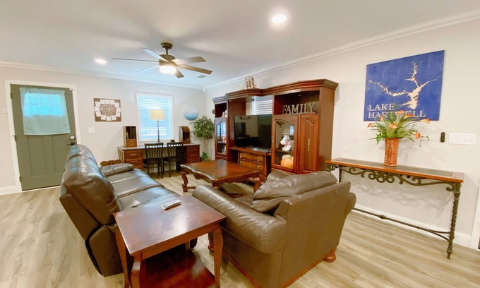 Hartwell Casa | monthly 40% discount, hartwell lake side home & pet