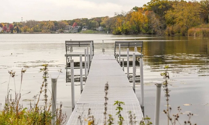 Antioch Casa | Monthly and Seasonal Large Petite Lake 4/4 Lakehouse Retreat with Hot Tub