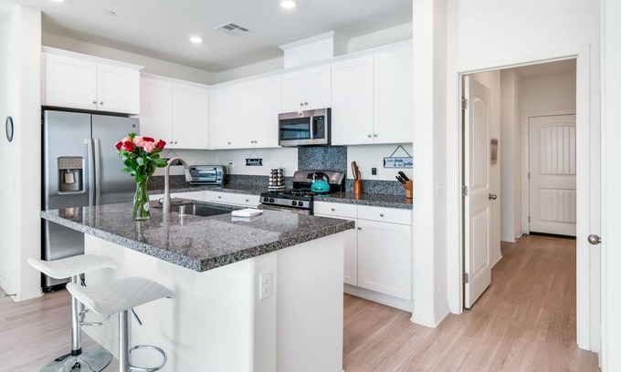 Fontana Condominio | Monthly~Multiple HOA🏞️~2022 Built~讲中文