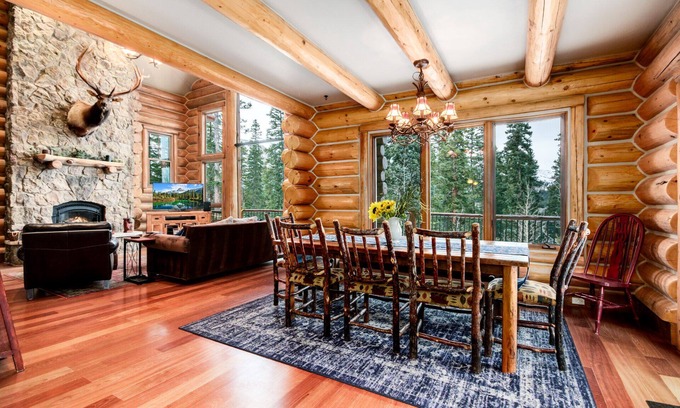 Quandary Village Cabina | Monthly Rental Discounts - Dog Friendly, 2 Living Rooms, Office, Private Hot Tub, Pool Table