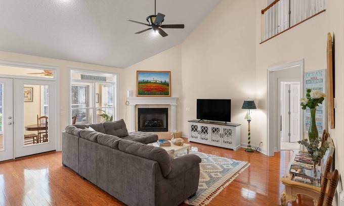 St. Simons Island Casa | Monthly Rental – 4BR Pet-Friendly Retreat w/ Office, Bikes, Patio, Near Stables & Village Creek