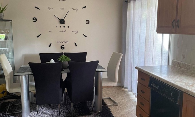 Downtown Gatineau Casa | Monthly room for rent (only ladies accepted)