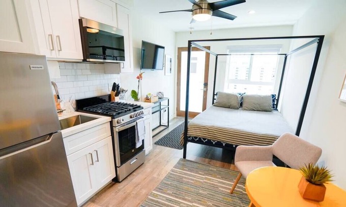 El Segundo Apartamento | MONTHLY STAY DISCOUNTS! Modern Luxury Studio Pool BBQ Beach