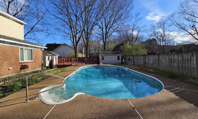 Southwind Casa | MONTHLY STAYS- 5 BR+ Extra Space Bed with Pool- Master Downstairs