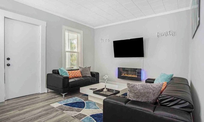 Nelson Casa | Monthly Stays at Brightside Bungalow: Near Downtown Muskegon