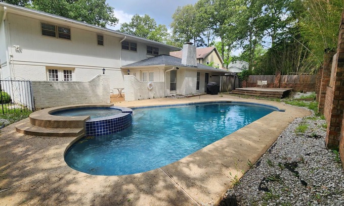 Cordova Casa | MONTHLY STAYS-Southern-Inspired 5-BR Luxury Home with Pool & Jetted Tub