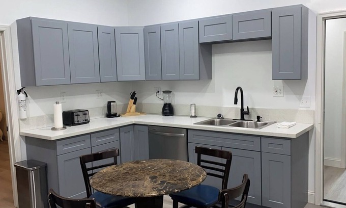 Whiteville Casa | MONTHLY STAYS-Spacious 8-bedroom house in delightful Whiteville-Abundant Parking