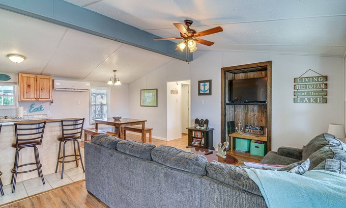 Monticello Casa | Monticello Home w/ Deck & Fire Pit < 1 Mi to Water