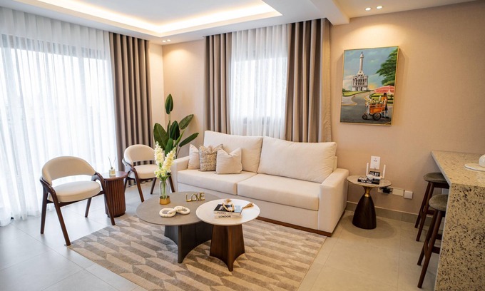 Santiago Province Condominio | Monumental Suite: Elegant Modern Apt, Stunning City Views & Rooftop Pool.