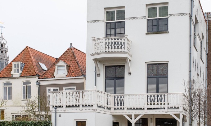 Hoorn Casa | Monumental home in downtown Hoorn, on the harbor with private parking!
