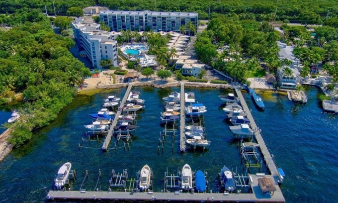 Largo Sound Village Condominio | Moon Bay Condo with Boat Slip Available summer 2025