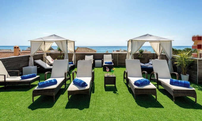Carihuela Hotel | Moon Dreams Torremolinos - Adults Recommended