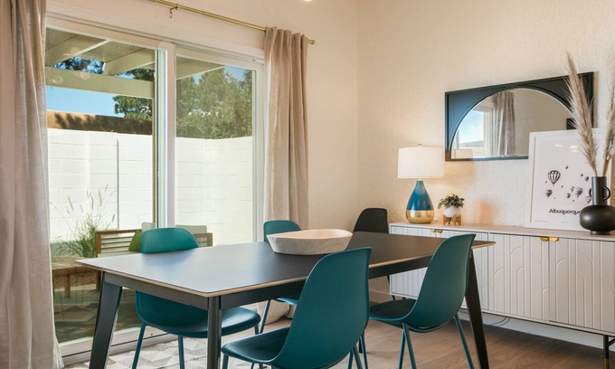 Loma Del Rey Casa | MOON HAVEN: Stylish 2-Bedroom Retreat with Patio