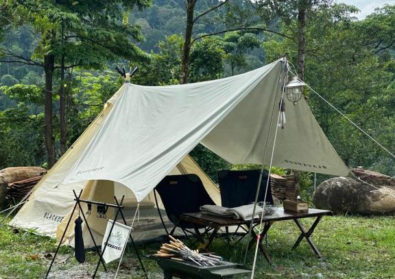 Pantai Otro | Moon hill camp