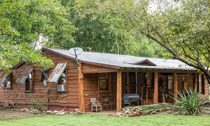 Satin Casa | Moon River Ranch - Gate House