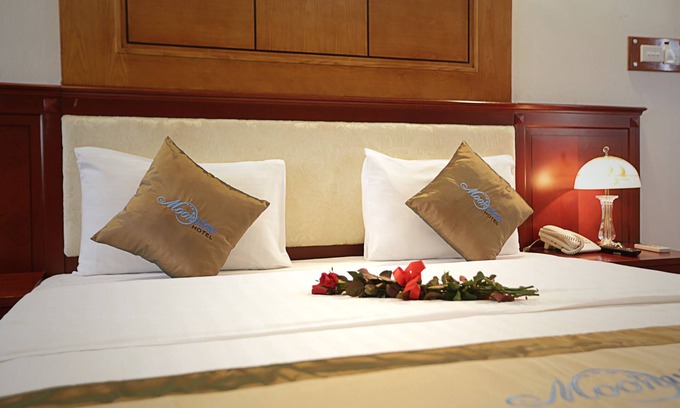 Truc Bach Hotel | Moon View Hotel