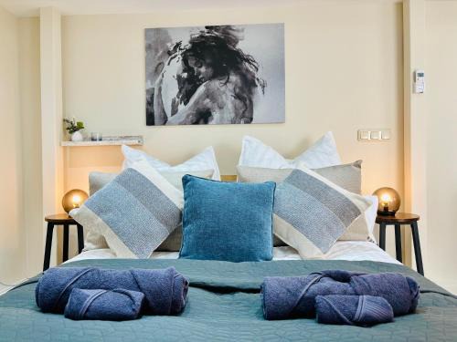 Bornheim Apartamento | MoonDayHomes - TopLocation I 4Persons I Gallery Maisonette Boutique Apartment PERA