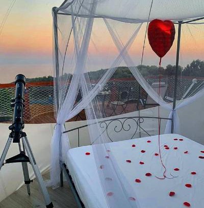 Camerota Otro | Moonlight Bubble Room