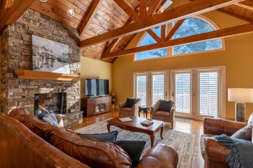 Sugar Grove Casa | Moonlight Manor
