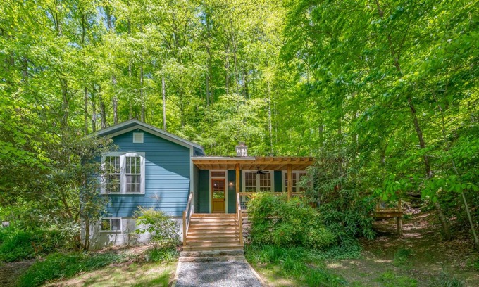 Skyland Cabaña | Moonlight Mountain Retreat: A peaceful mountain cottage near Lake Lure!