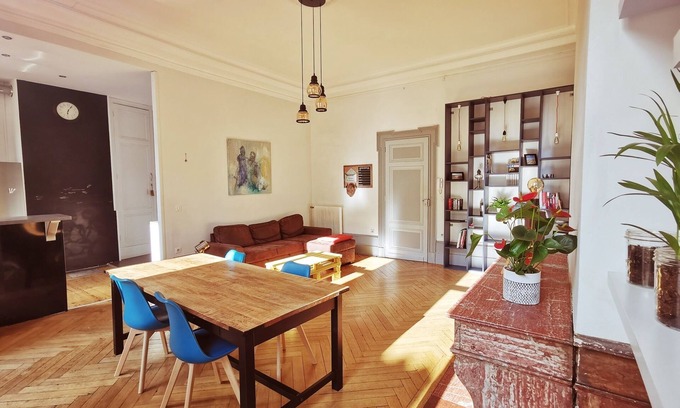 Agen Apartamento | Moonlight Station