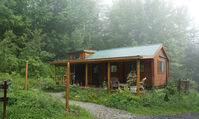 Waterbury Cabina | Moonlight Woods - Gardener's Log Cabin