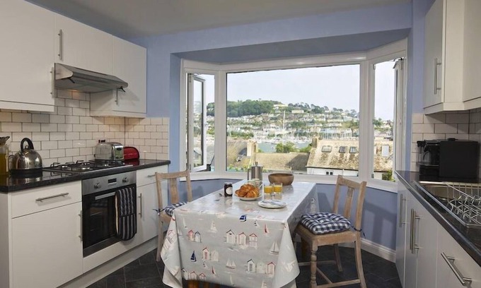 Dartmouth Cabaña | Moonrakers, Clarence Street