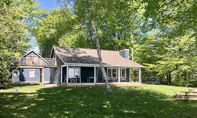 Suttons Bay Casa | Moonridge Cottage
