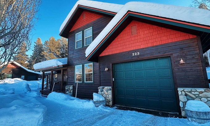 McCall Cabina | Moonridge Lodge – The Ultimate Work and Play Retreat