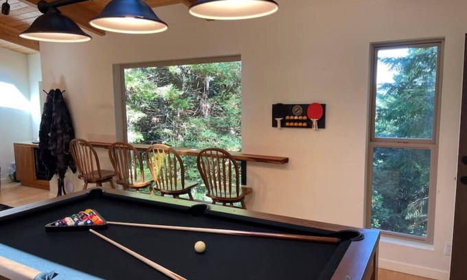 Gualala Casa | Moonrise Forest Retreat~Game Room-EV