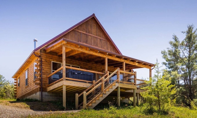 Logan Cabina | Moonshine Mountain Lodge - Inn &Spa at Cedar Falls