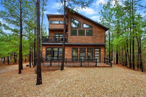 Broken Bow Casa | Moonshine Times - 3king 4queen perfect family and friends cabin firepit
