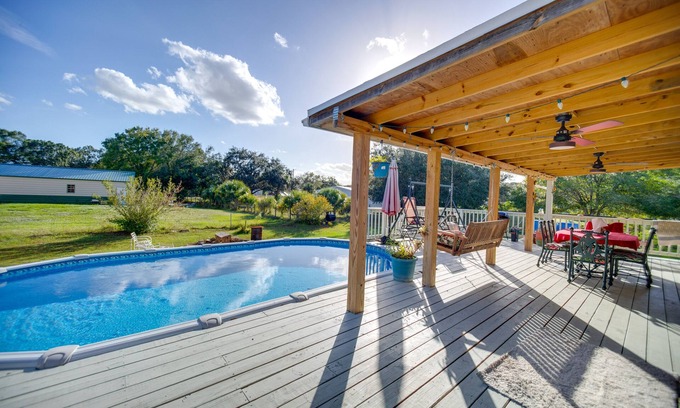 Moore Haven Casa | Moore Haven Getaway w/ Deck & Private Pool