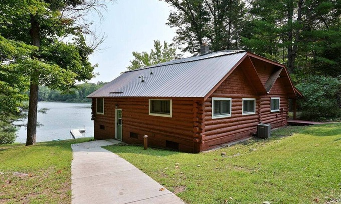 Iron River Cabina | Mooreland Cabin on Spirit Lake Delta, WI Near Flying Eagle Resort