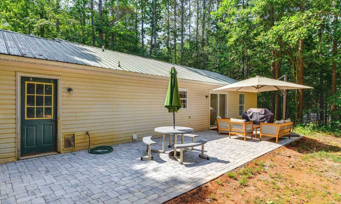 Mooresville Casa | Mooresville Retreat w/ Patio, 1 Mi to Lake Norman!