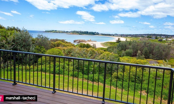 Bermagui Casa | Moorhead beach house: Spectacular beach and wetland views