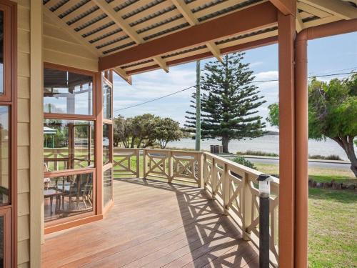 Augusta Casa | Mooring B on the shoreline