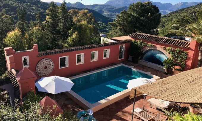 Gaucín Casa | Impresionante apartamento árabe con hermoso jardín y piscina en el pueblo de Gaucín.