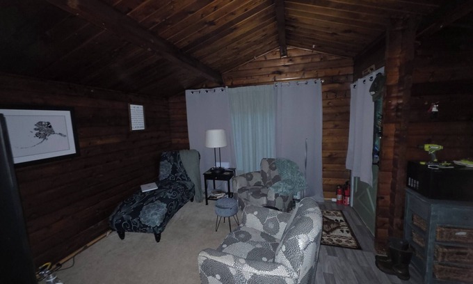 Ridgeway Apartamento | Moose Cabin Inn is a cozy 1 bedroom/1 bathroom cabin style apartment. nKenai, AK