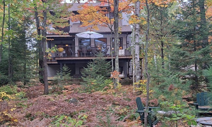 Hayward Cabina | Tucked away in a private cove on the south shore of Moose Lake!