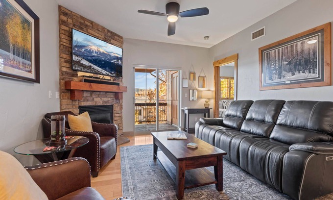 Bear Hollow Village Condominio | ¡Crédito de limpieza de verano de $ 100! -Paseo a la piscina, barbacoa y senderos para caminar! ¡Transporte gratuito!