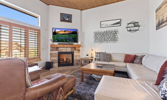 Bear Hollow Village Casa | Moose Mgmt at Bear Hollow 5595: Pvt Hot Tub-Porch w/ Grill-Fast, Reliable WiFi