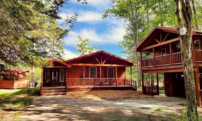 Thendara Casa | Moose River Lodge ubicado en el majestuoso río Moose! Cerca de Old Forge NY