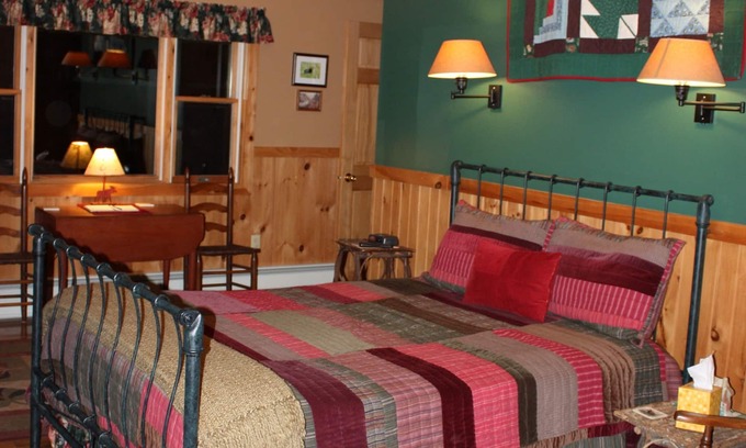 Saranac Lake Apartamento | Habitación Moose | Frente al mar | Adirondack en Kiwassa Lake Bed & Breakfast